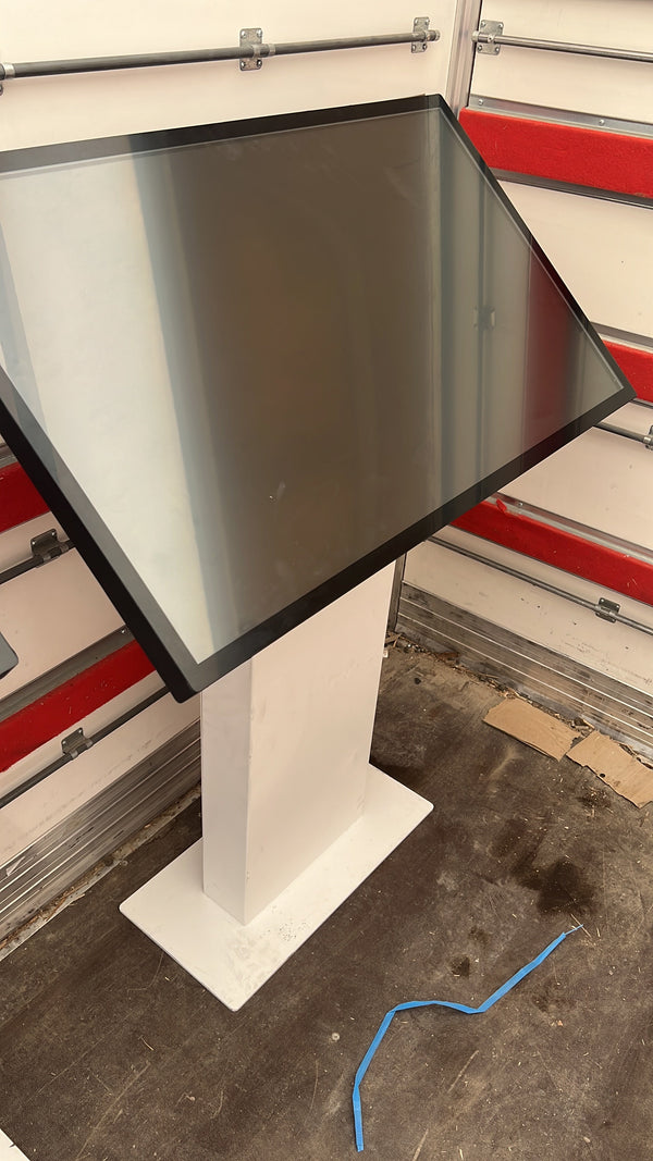 Borne tactile interactive 43'' en location