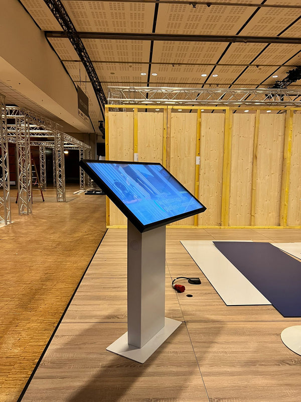 Installation et location d'une borne tactile B2 sur stand