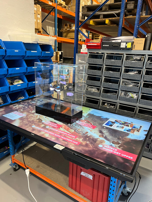 Une première imaginée par Feel experience ! Un hologramme sur ecran tactile