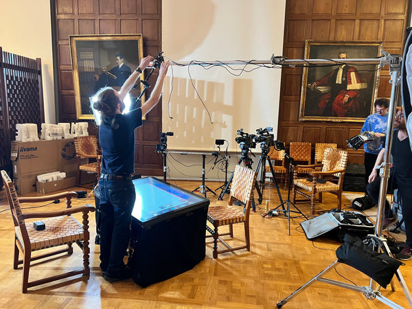 Silence, ca tourne ! Autours d'un écran tactile en position table basse interactive