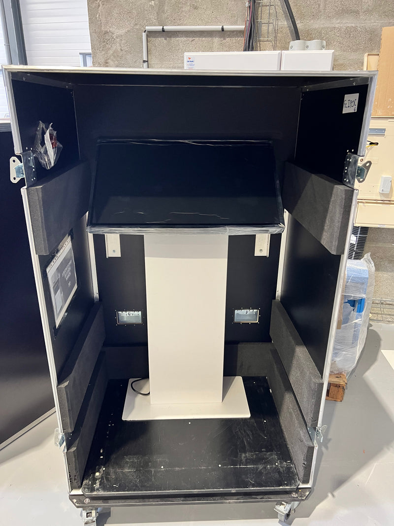 Transport assuré pour cette borne B2 32'' en location