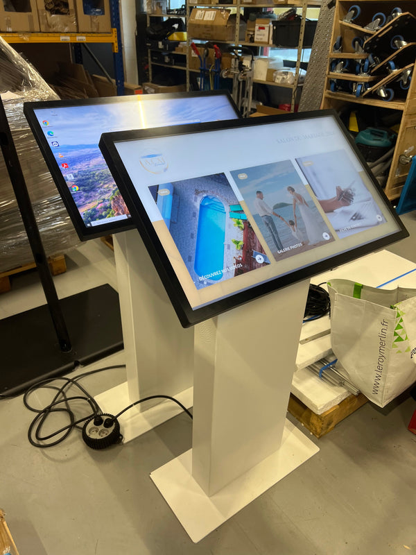 Bornes tactiles B2 et application sur-mesure pour un stand