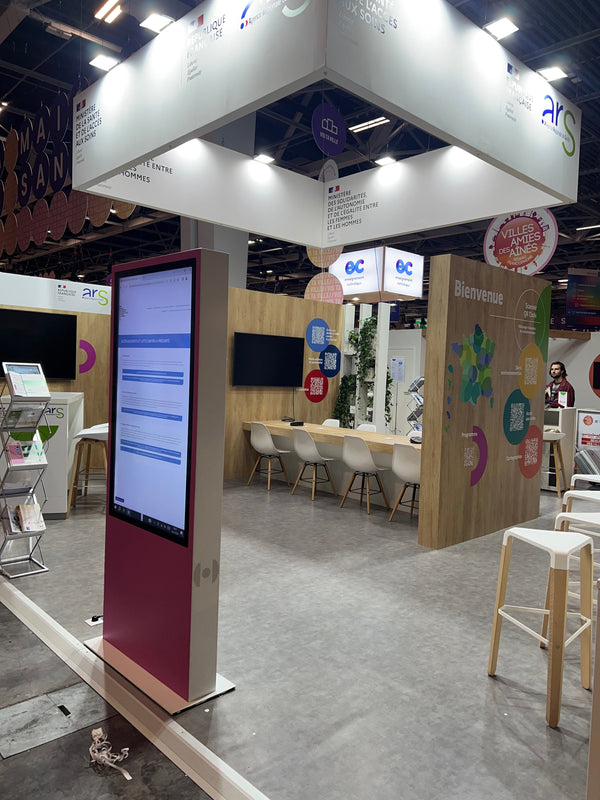 Location de totems tactiles sur stand