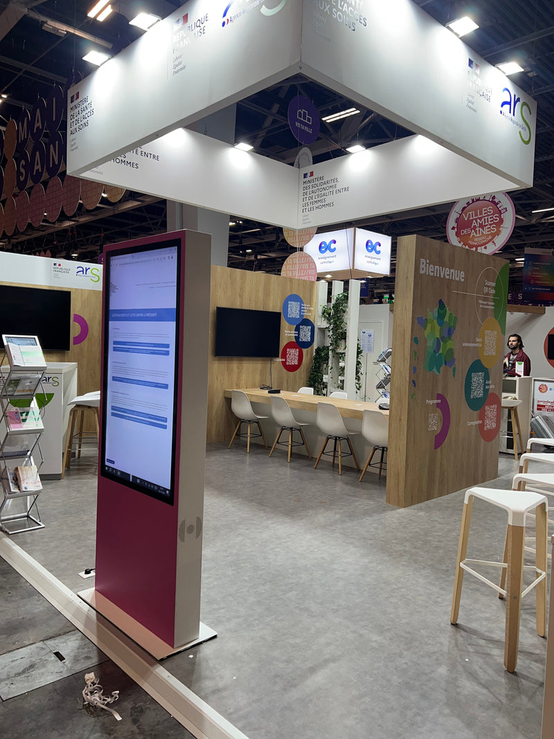 Location de totems tactiles sur stand