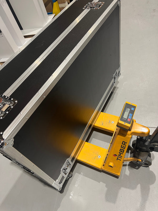 2 écrans 98 pouces et 6 tablettes tactiles IPAD avec support main rotatif loués