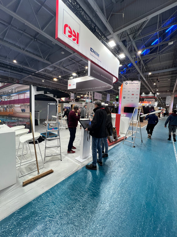 Borne interactive sur stand lors d'un salon à Villepinte