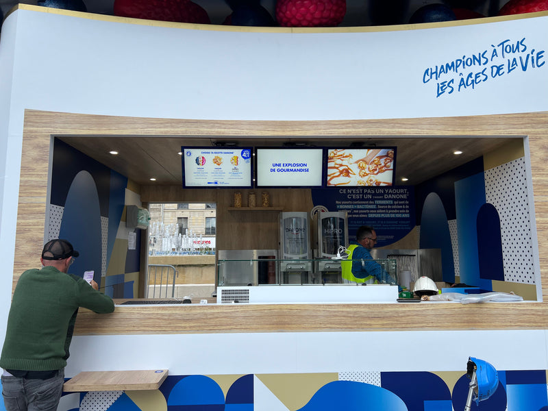 3 écrans 24 pocues haute luminosité pour ce stand lors des JO