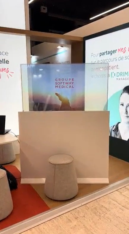 Contenu magique sur cet écran transparent tactile