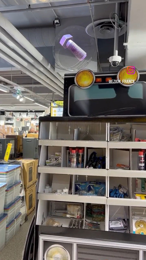 Hologramme bricorama en entrée de magasin